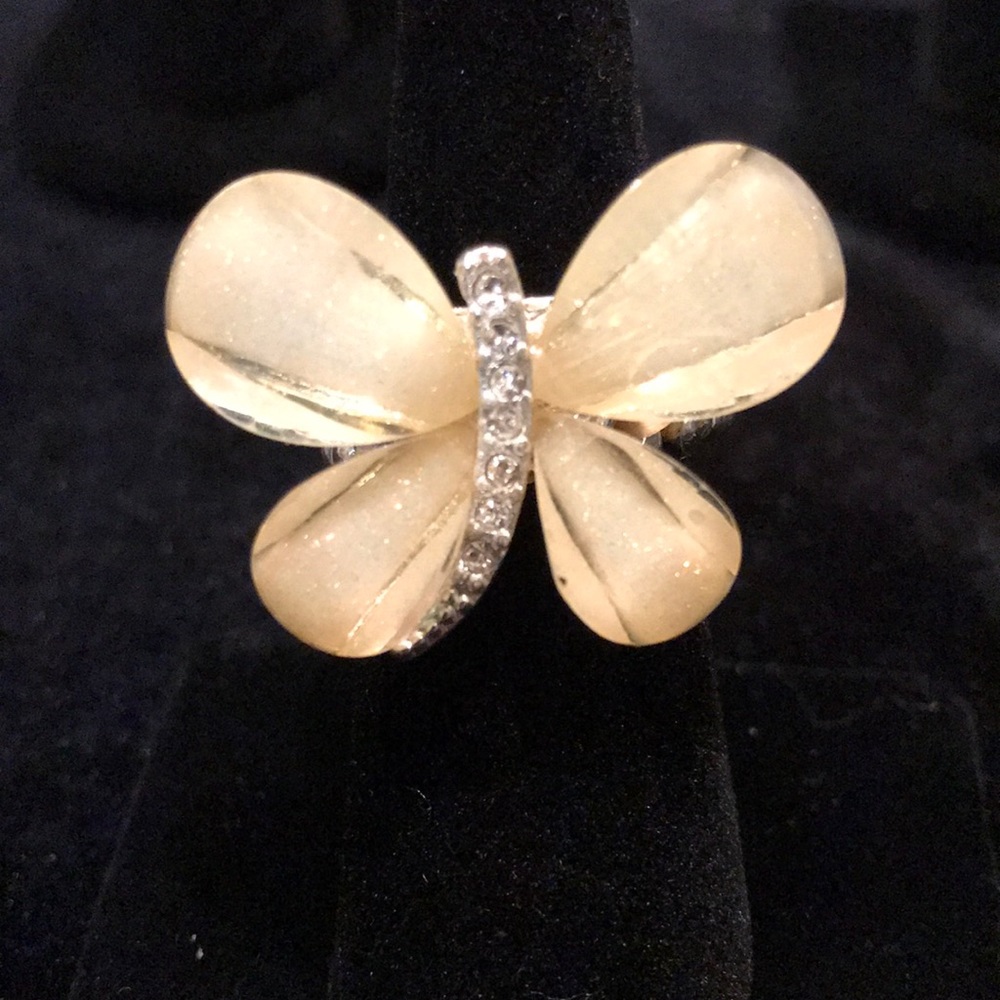 Beautiful Butterfly with Crystals Stretch Ring